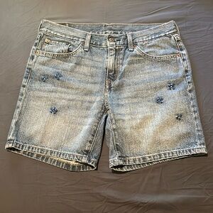 Levi’s Classic Short with Floral Details